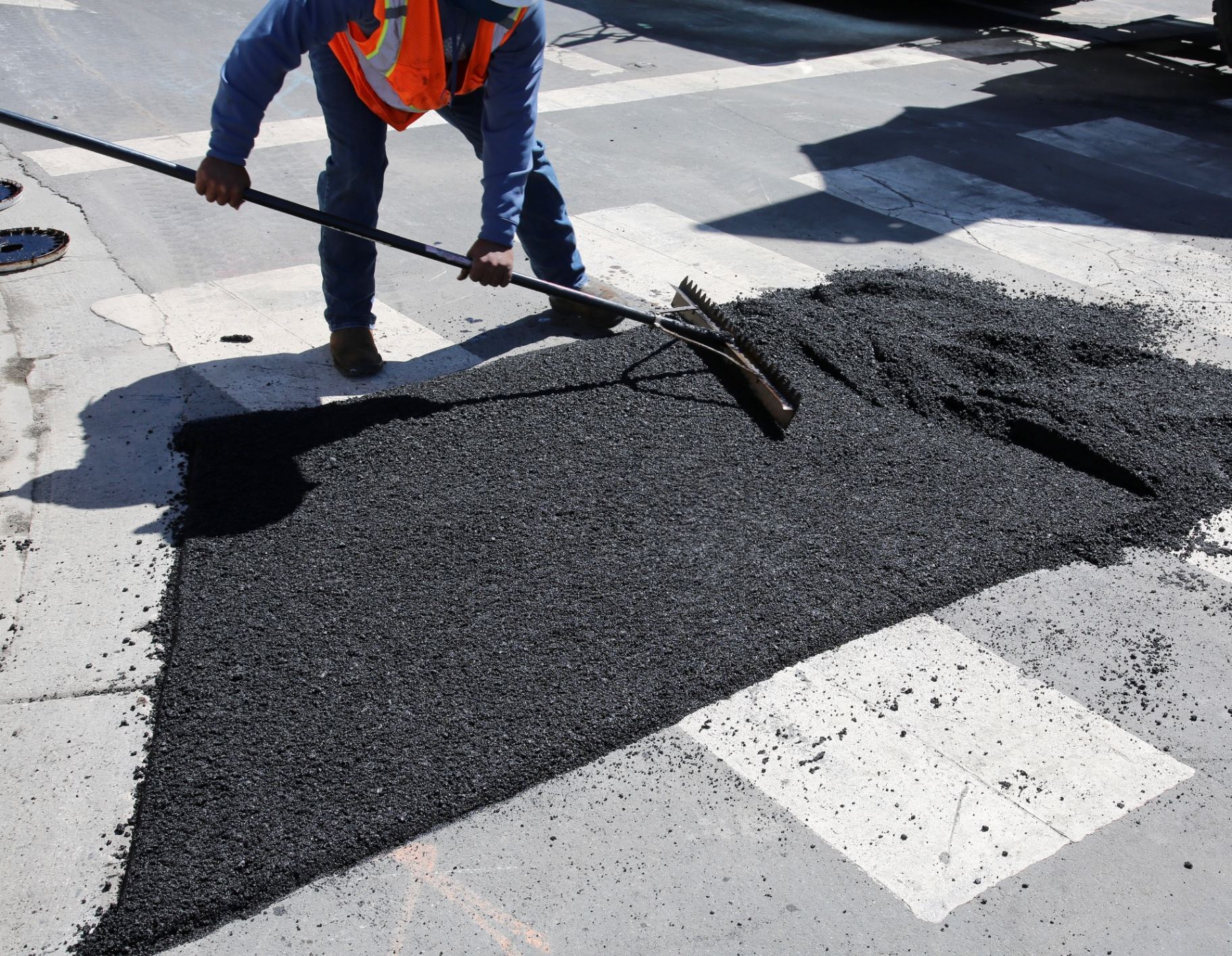 Asphalt Repair service - professional asphalt repair for commercial parking lots and pavement