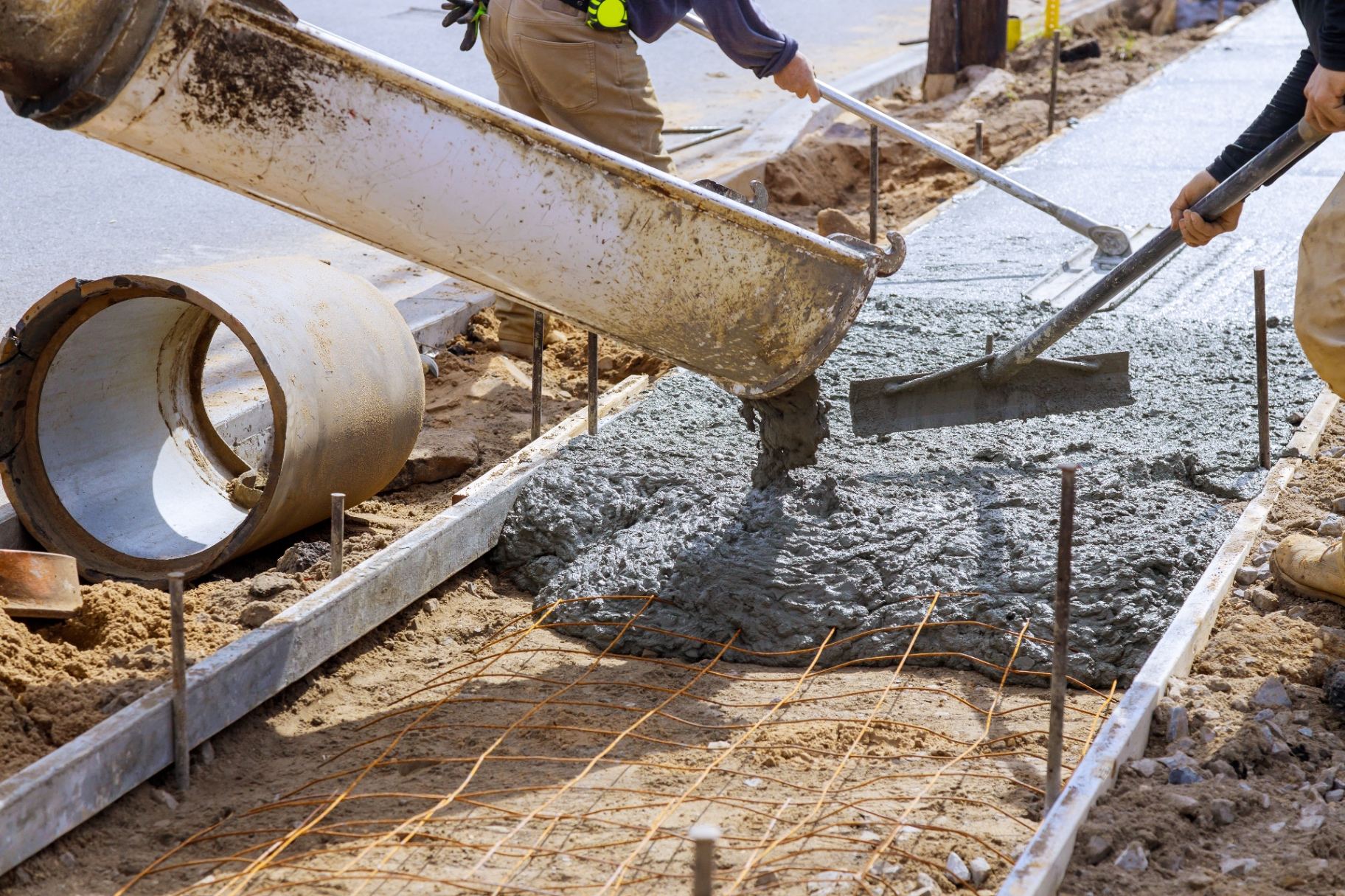 Commercial Concrete service - professional commercial concrete for commercial parking lots and pavement